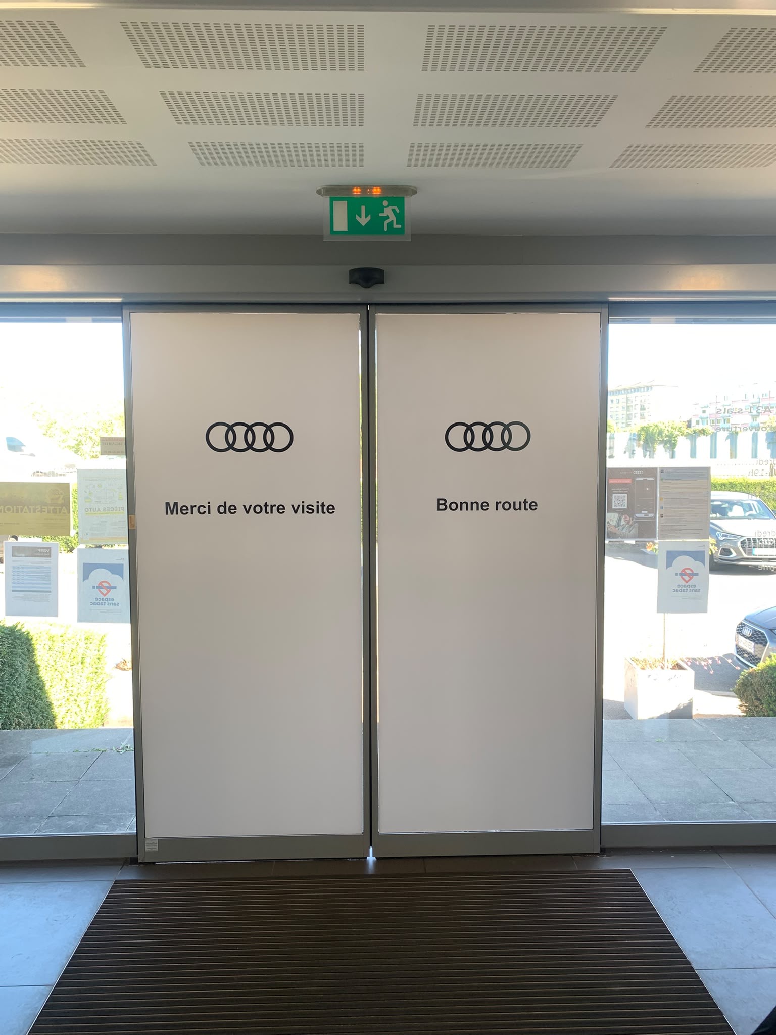 Audi — Habillage adhésif des portes vitrées