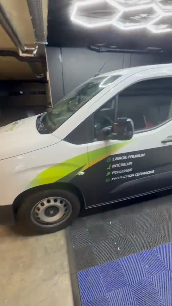 CARPRO — Semi-covering et marquage publicitaire d’un utilitaire