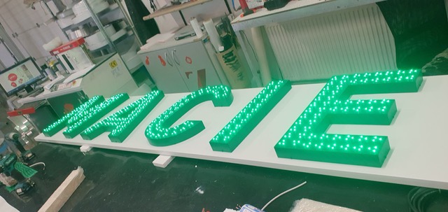 Éclairage LED — Fabrication en atelier